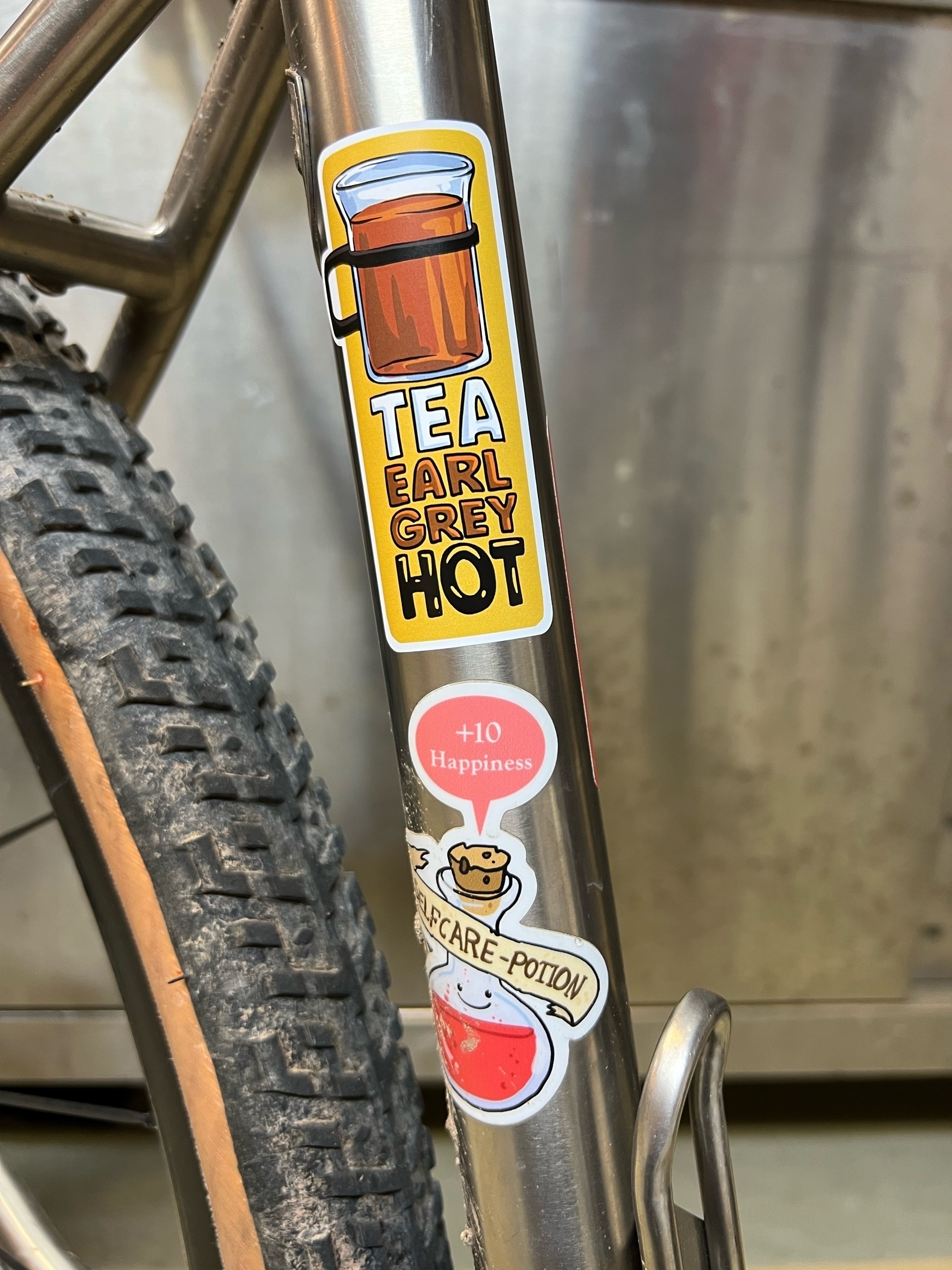 Sticker with a hand-drawn glass full of brown tea. Next to it the text, "Tea, Earl Grey, Hot", which is one of the most recognisable quotes from the Jean Luc Picard from the TV series Star Trek Next Generation.